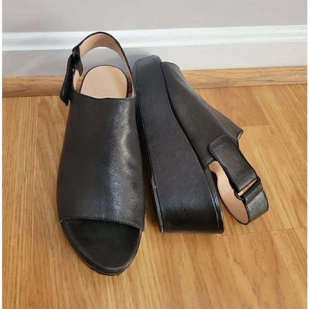 Stuart Weitzman OffSet Peep-Toe
Platform Sandals 7 - Picture 2 of 8
